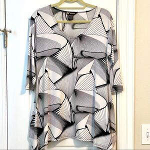 Valentina BLACK & WHITE HANDKERCHIEF HEM TOP SZ M